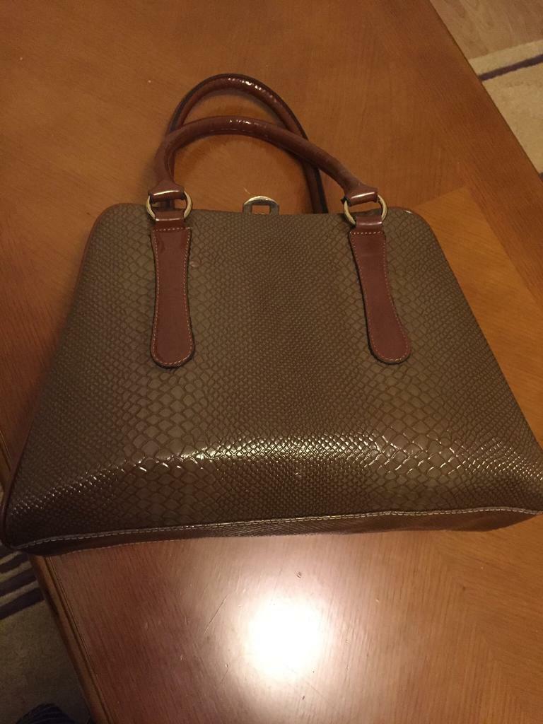 LADIES  HANDBAG.
