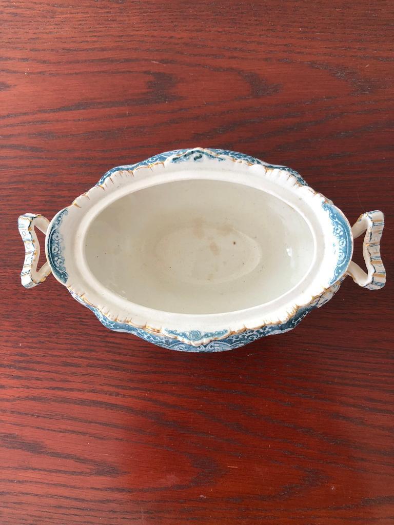 Gravy/Sauce Boat with lid