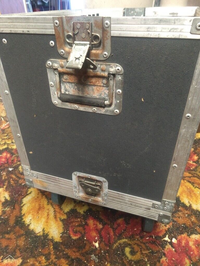 x2 Amplifiers,with crossover and graphic equalizer