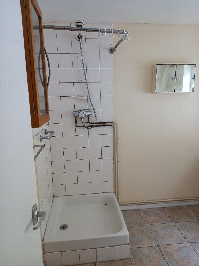 **LET BY**27 LINDLEY STREET**2 BEDROOM**DSS ACCEPTED**NO DEPOSIT**