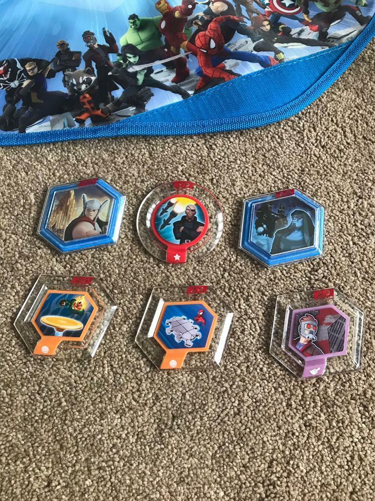 Disney  infinity bag and figures