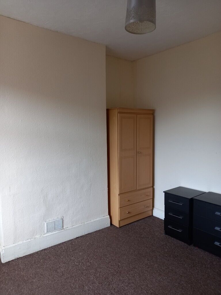 **TO LET** 30 ANCASTER STREET** 2 BEDROOM** DSS ACCEPTED** NO DEPOSIT**