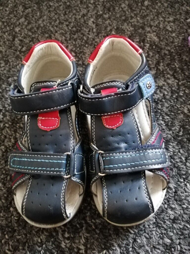 image for Children's shoes size uk 7
