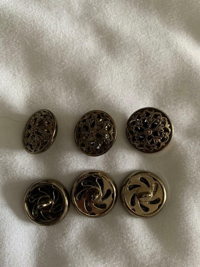 MIXED LOT New & Used Buttons