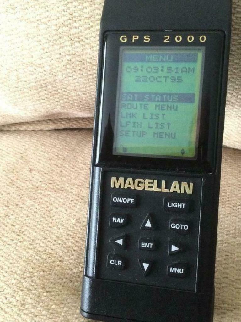 MAGELLAN GPS 2000 HANDHELD WATERPROOF HIKING GPS SATELLITE NAVIGATOR 