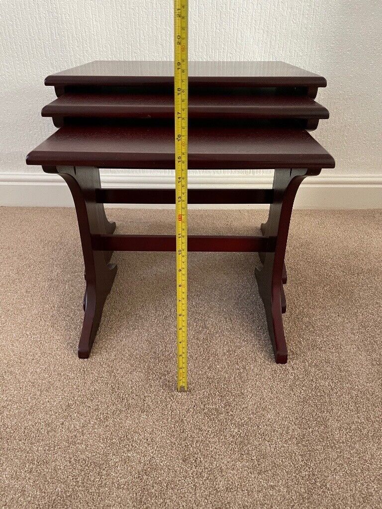 Set of 3 quality coffee table