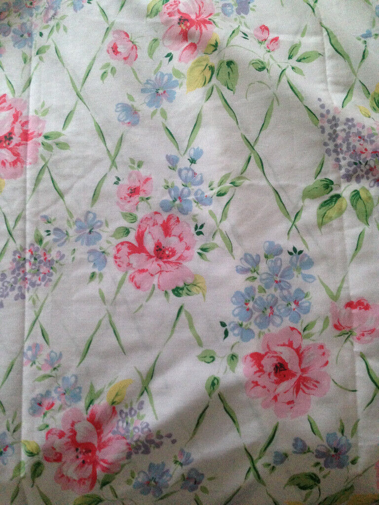 New reversible frilled single bed set