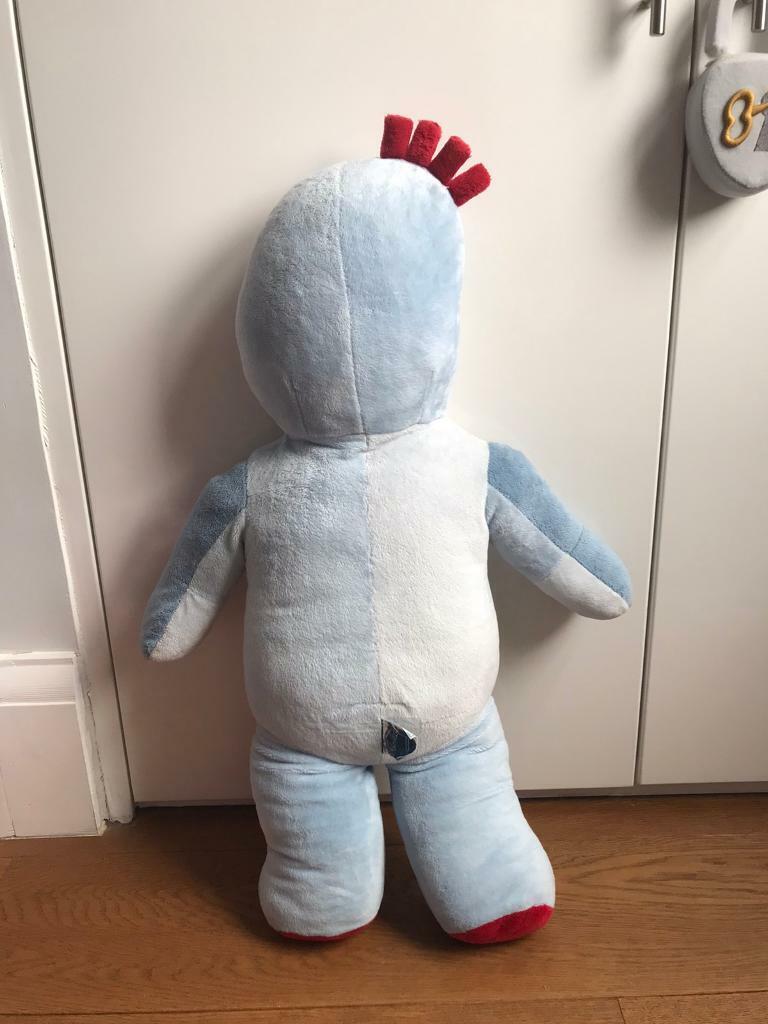In the night garden Giant Makka Pakka and Iggle Piggle soft toys