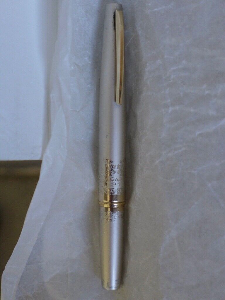 image for Collectable Writing Pen: VINTAGE JAPANESE FOUNTAIN PEN. Marked SAILOR 21. Nib 21 K (21 carat gold)