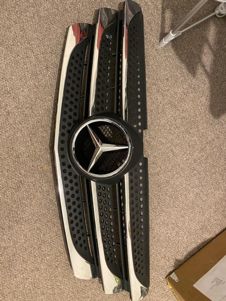 Front grill Mercedes Vito w447
