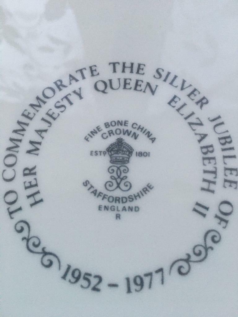 Queen Elizabeth’s Silver Jubilee Plate, fine bone China 