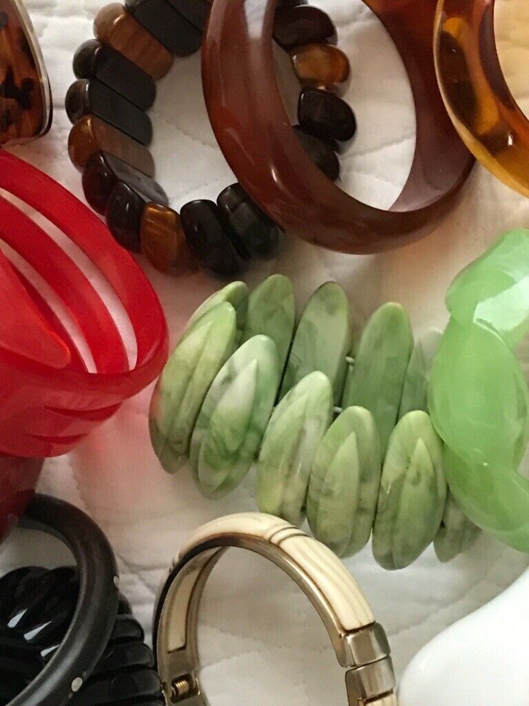 Bangles- assorted plastic, vintage.