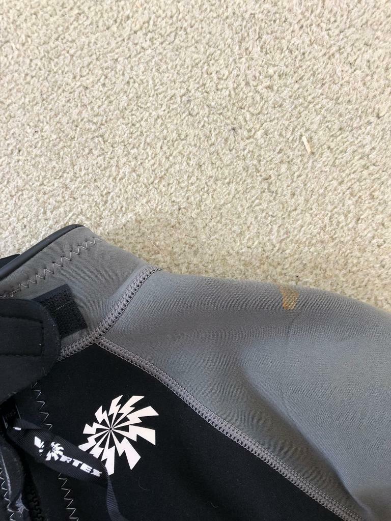 Vortex wetsuit size 38