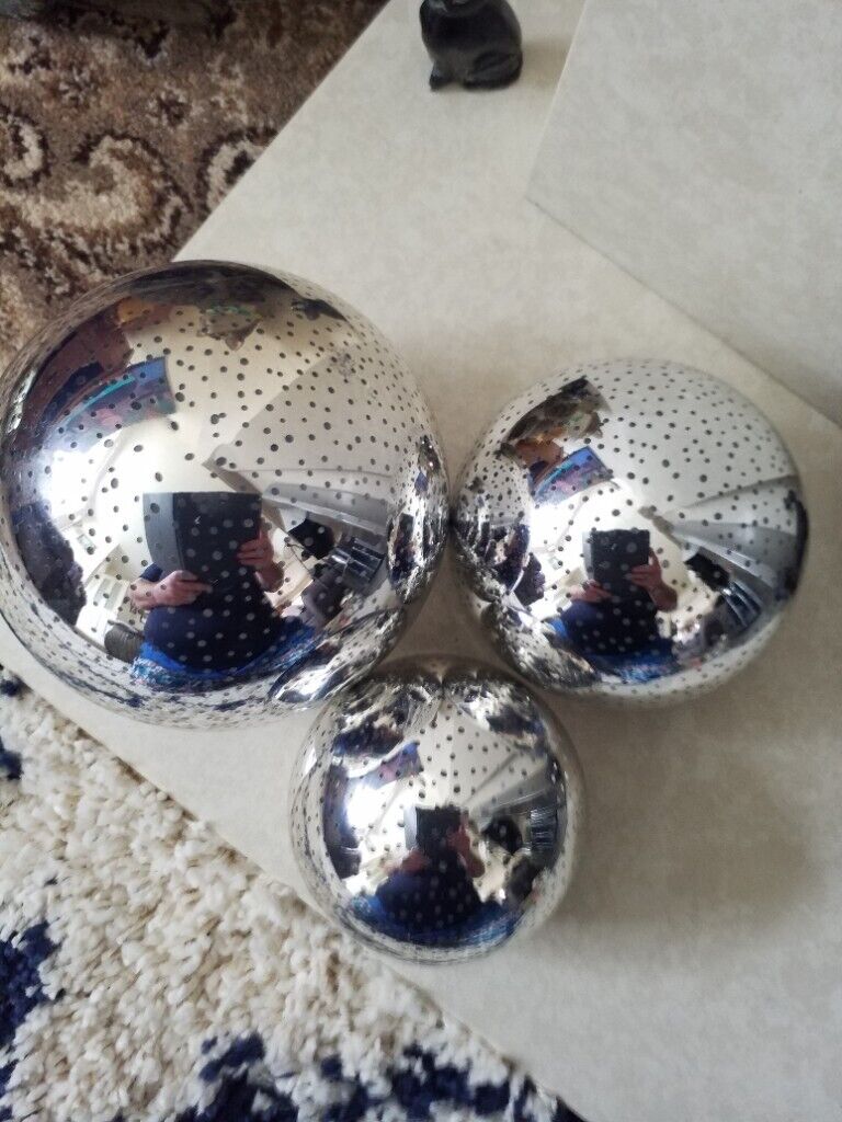 K BY KELLY HOPPEN .. ELEGANT SILVER SPHERES .. BRAND NEW!!