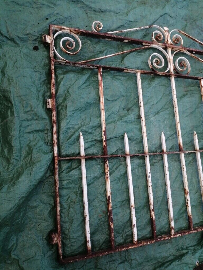 PAIR OF VINTAGE DRIVEWAY GATES
