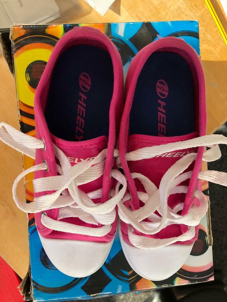 Heelys Fresh X2 in Fuchsia/Navy for a Girl in size UK 13