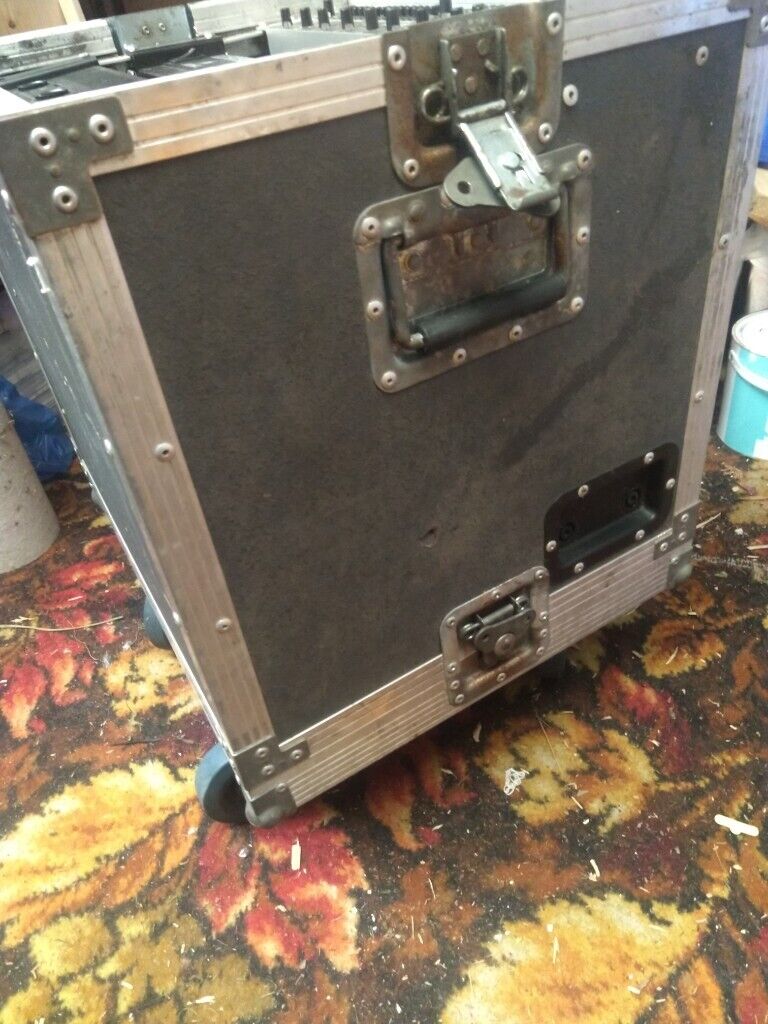 x2 Amplifiers,with crossover and graphic equalizer