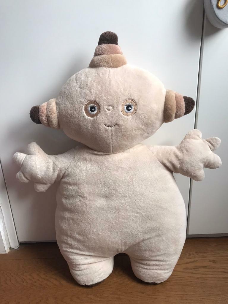 In the night garden Giant Makka Pakka and Iggle Piggle soft toys