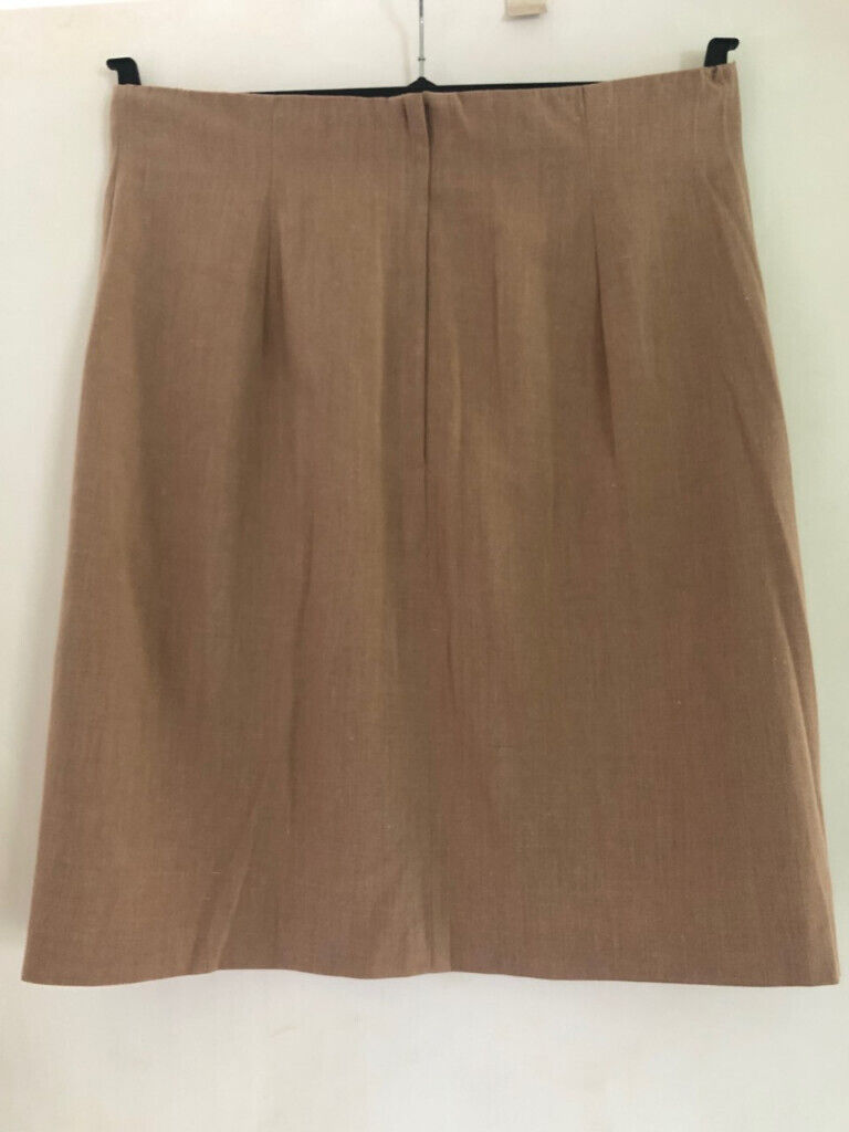 Dorothy Perkins beige colour lined skirt.  Size 16