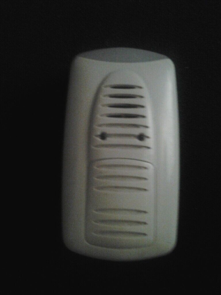 image for Plug-in mouse deterrent 