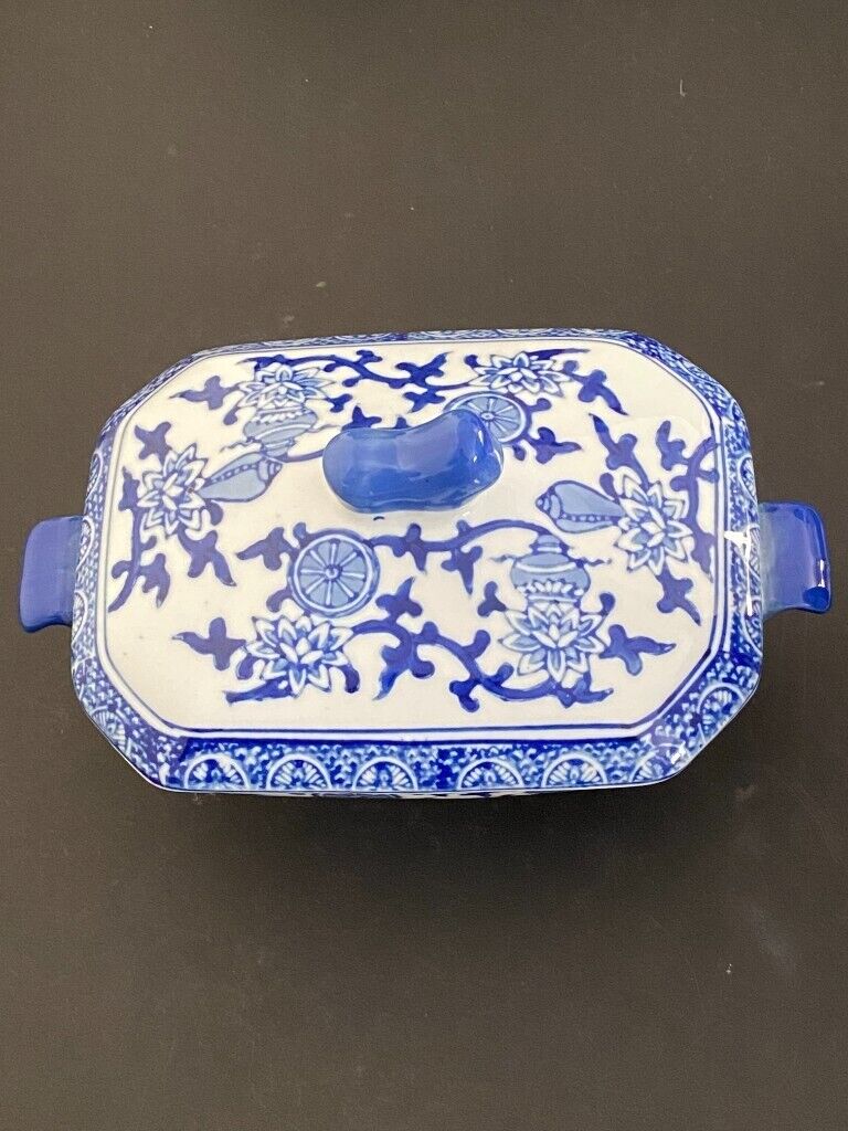BLUE & WHITE, VINTAGE, CHINESE, RARE, RECTANGULAR CERAMIC SMALL TUREEN WITH LID. MINT.