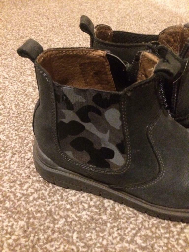 Size 10G chelsea boots 
