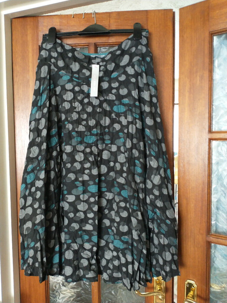 image for SKIRT(SMART). M&S. Size 14. Per Una. Waist 32 & length 32 inches. New, still tagged.