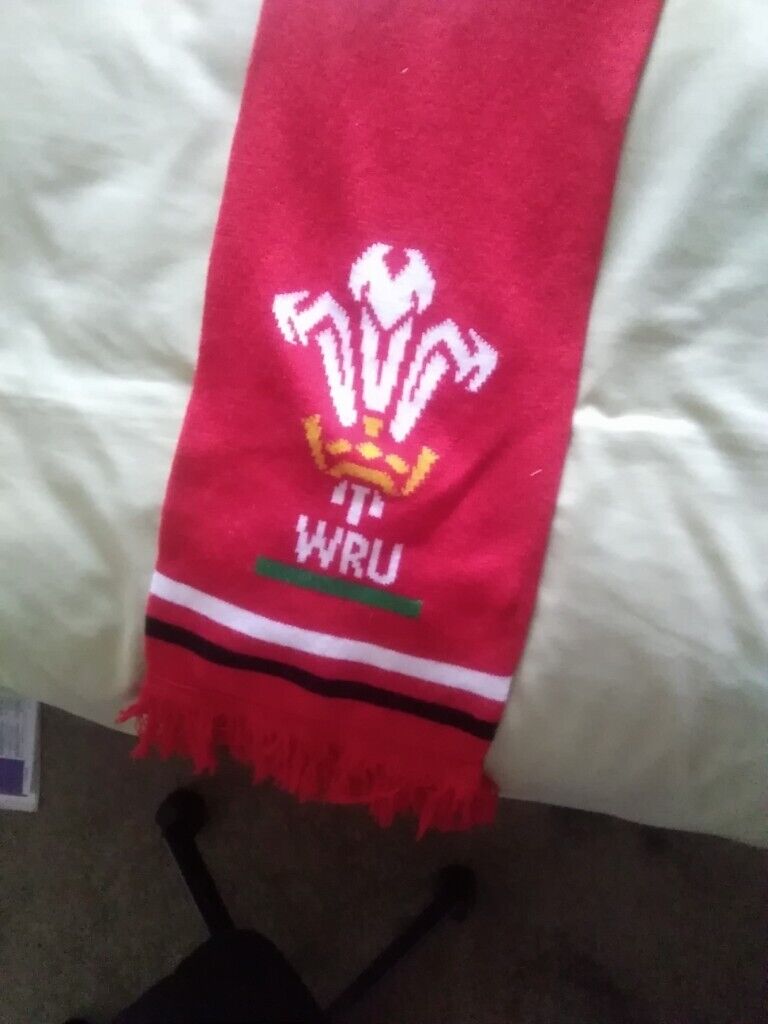 Wales wru new double sided scarf mint condition