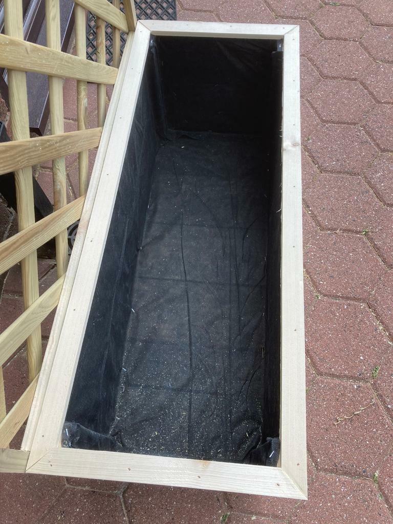 Wooden planters with trellis 