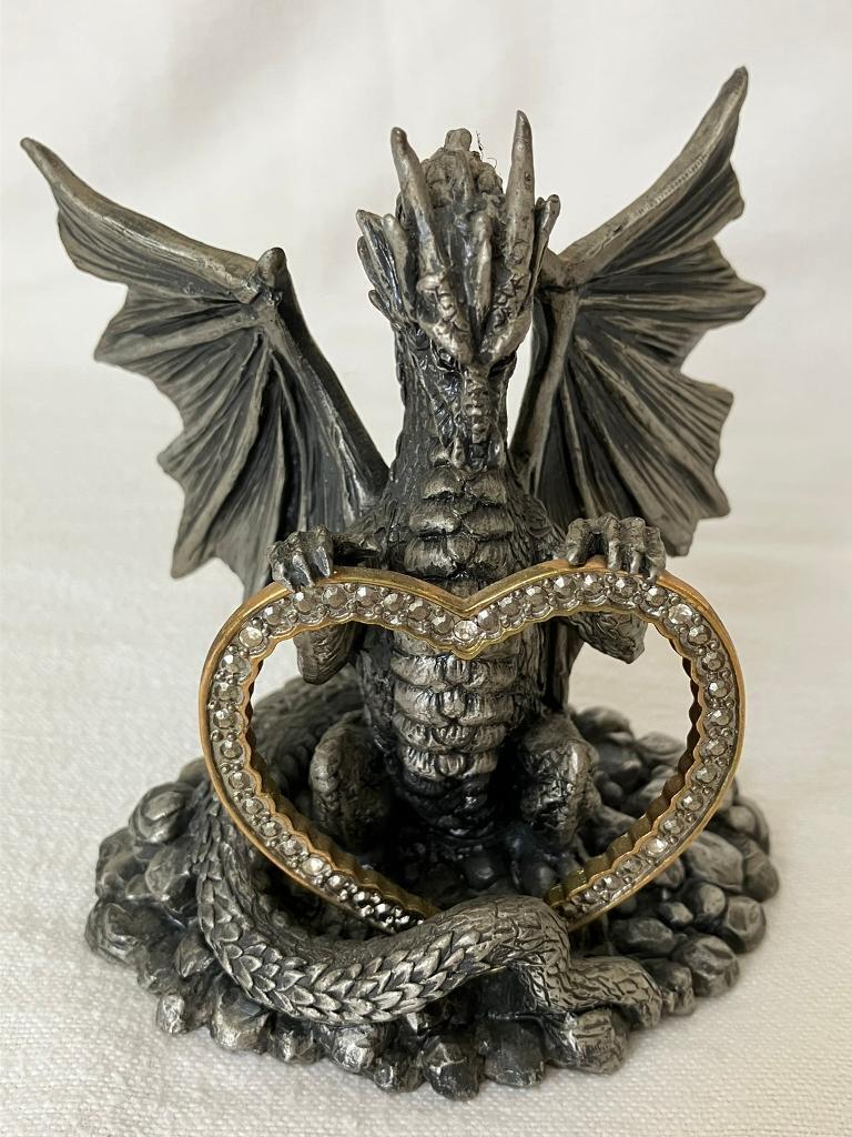 Tudor Mint Heavy Pewter Sculpture DRAGON OF THE HEART Myth and Magic 3887 Collectable 
