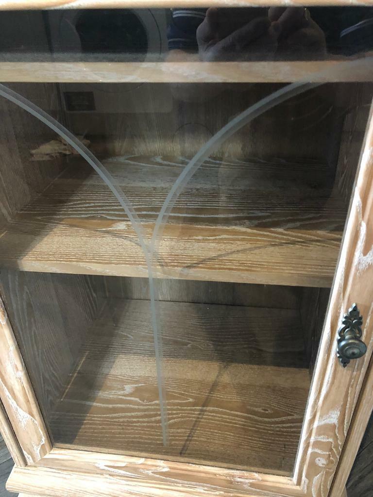 Glass cabinet 