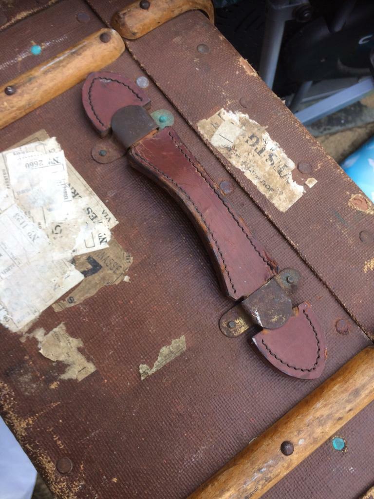 VINTAGE STEAMER TRUNK ANTIQUE STORAGE CHEST