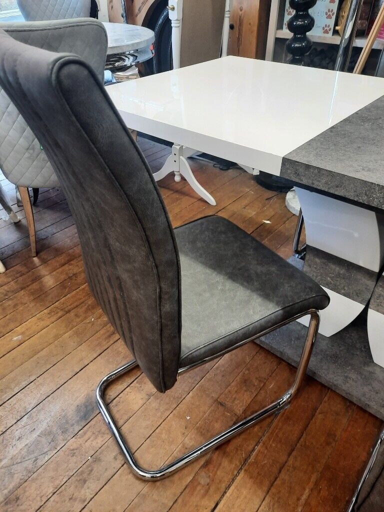 High gloss dining table Brand new 