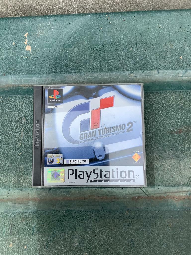 PlayStation one platinum gran turismo 2 has 2 dics