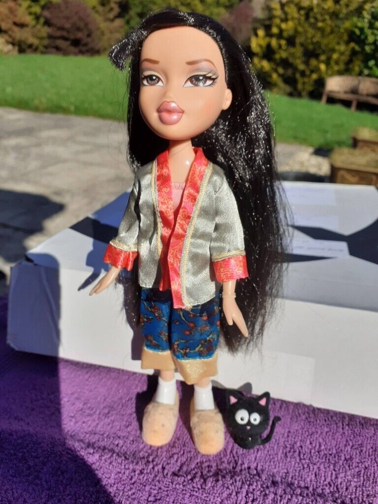 BRATZ Rare Jade Sleep-0ver Doll with small Petz 2006