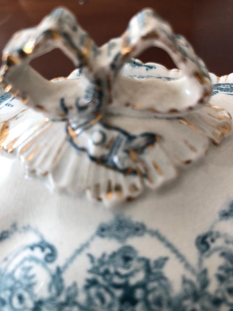 Gravy/Sauce Boat with lid