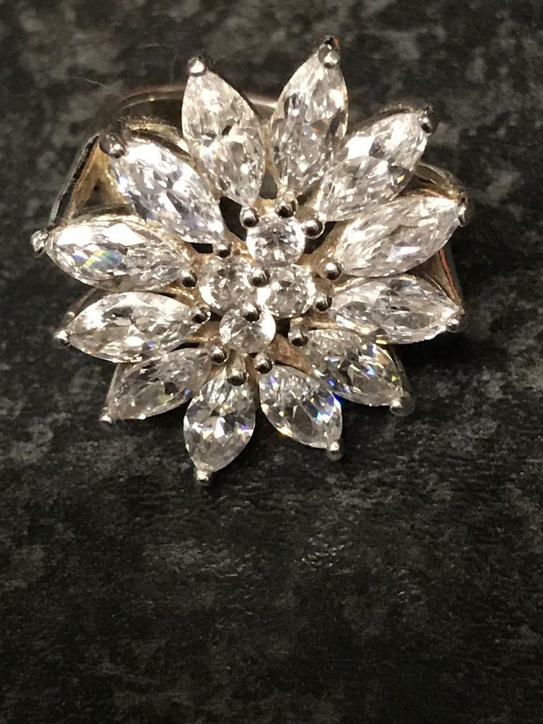 Lovely silver cluster ring