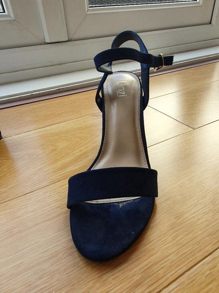Navy heels shoes - size 4