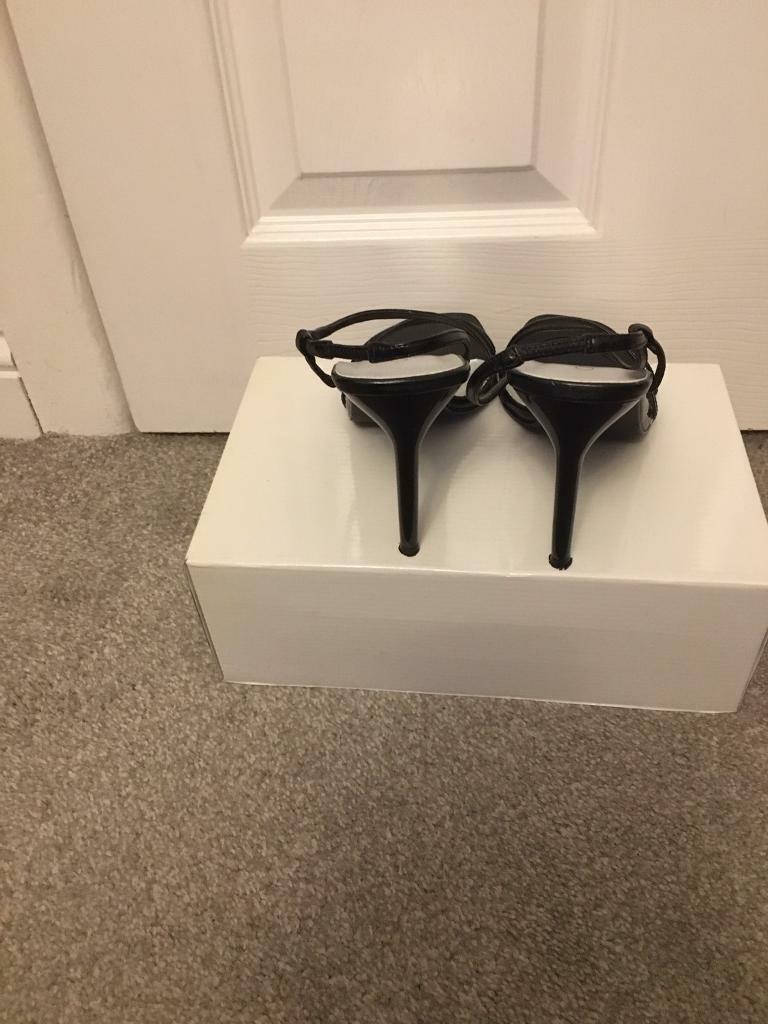 Black sandals size 6