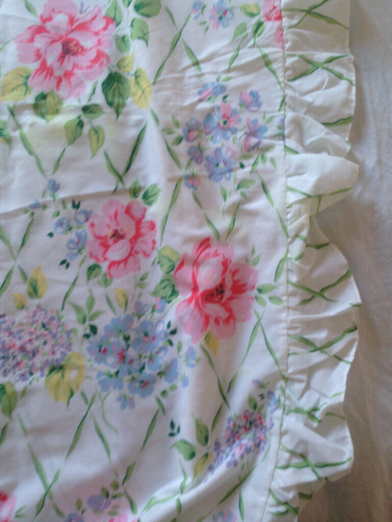 New reversible frilled single bed set