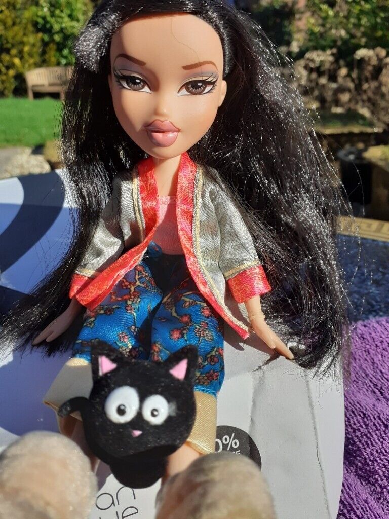 BRATZ Rare Jade Sleep-0ver Doll with small Petz 2006
