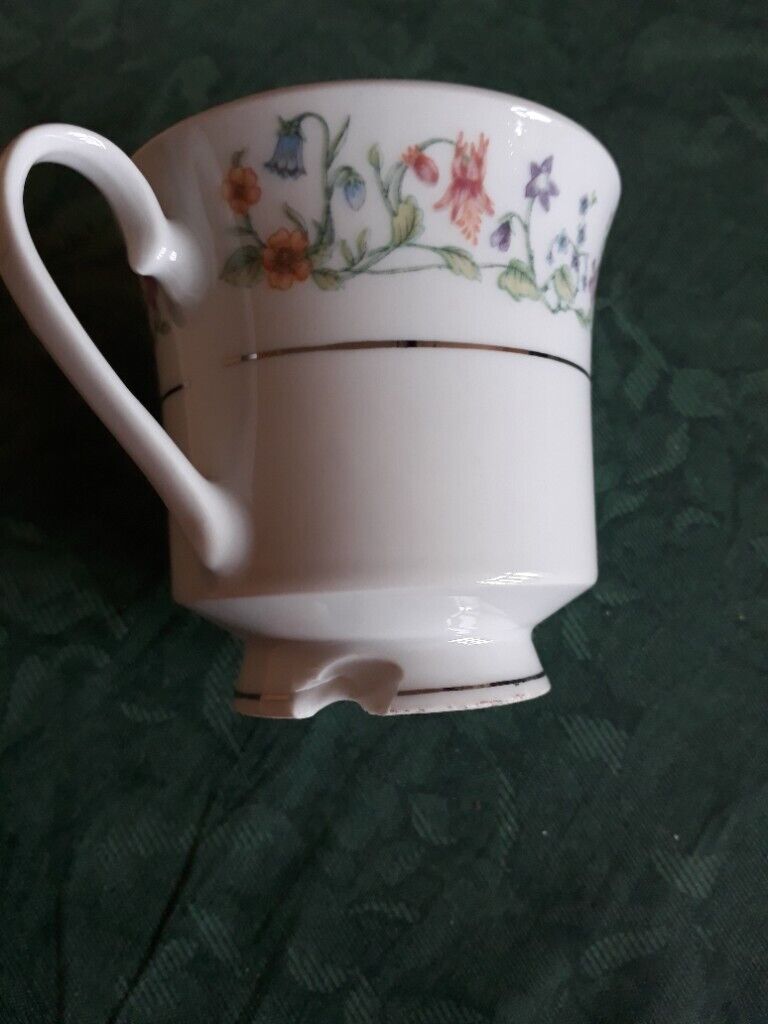 Vintage Crown Ming Jian China Tea Set
