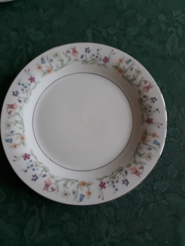 Vintage Crown Ming Jian China Tea Set
