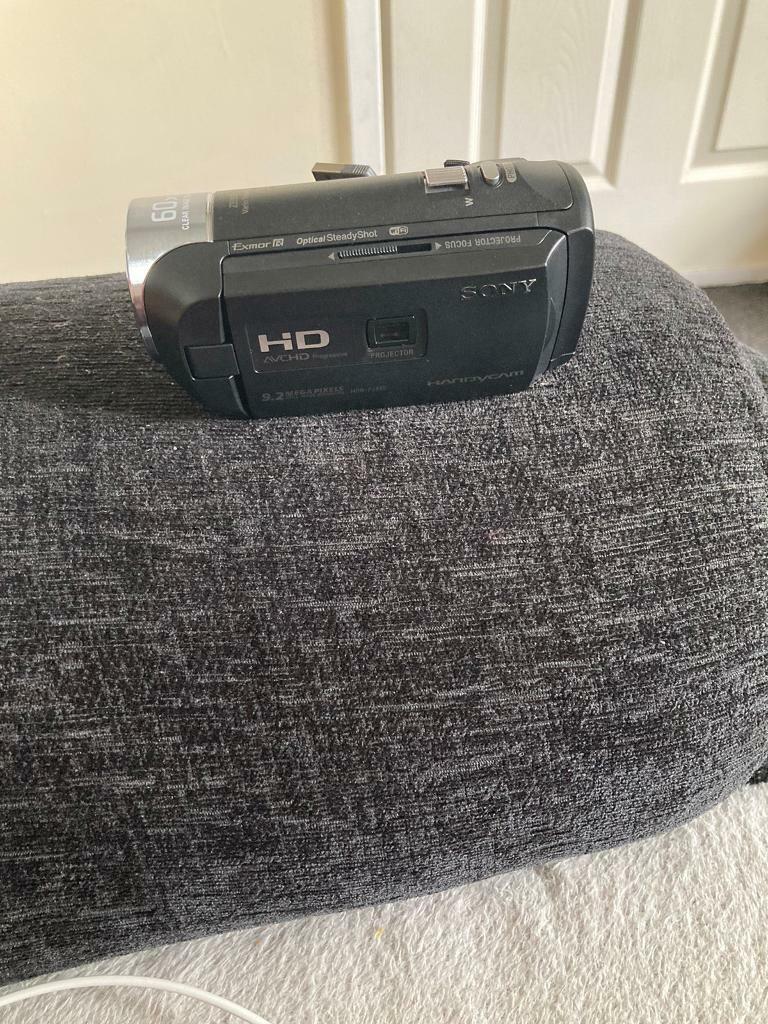 Sony HDR-PJ410 Built-in Projector  64 GB. Mint condition 
