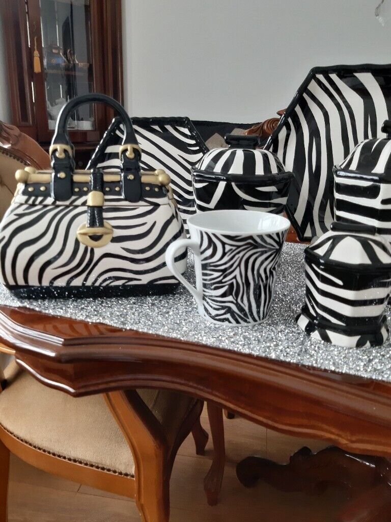 STUNNING ZEBRA PRINT POT SET