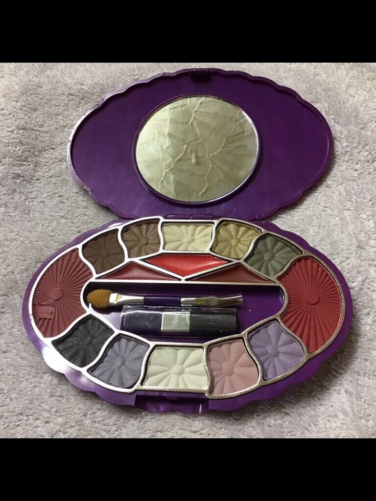 BODY COLLECTION MAKE UP KIT