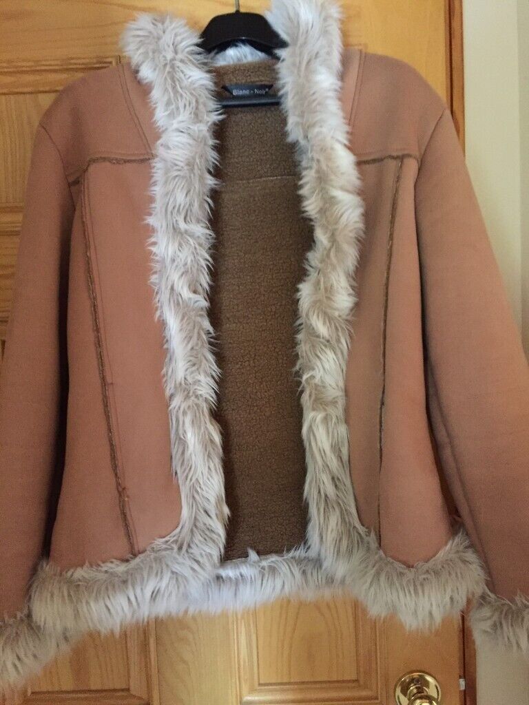 Ladies sheepskin jacket size 10/12 never been worn in excellent condition 