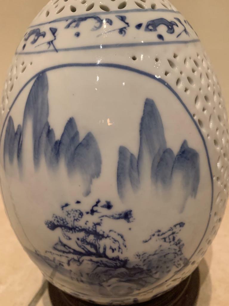 BEAUTIFUL CHINESE LAMP