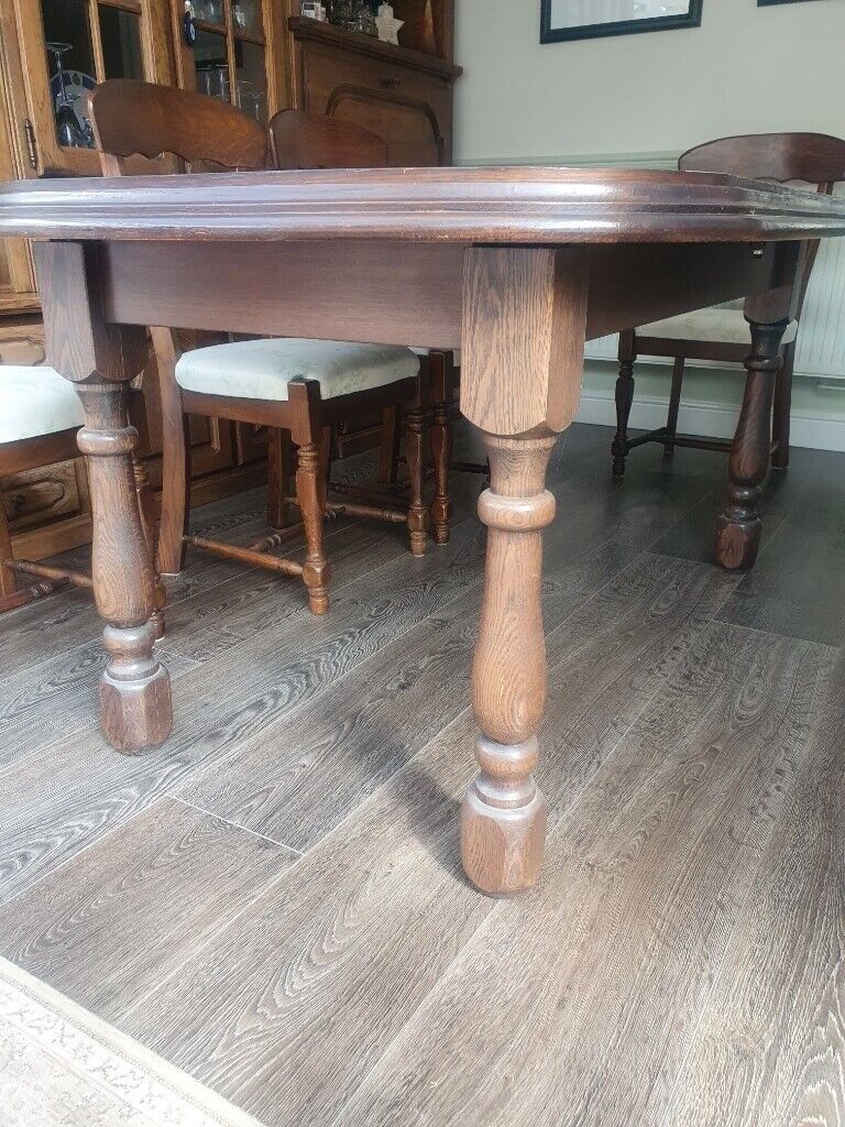 OAK DINING TABLE