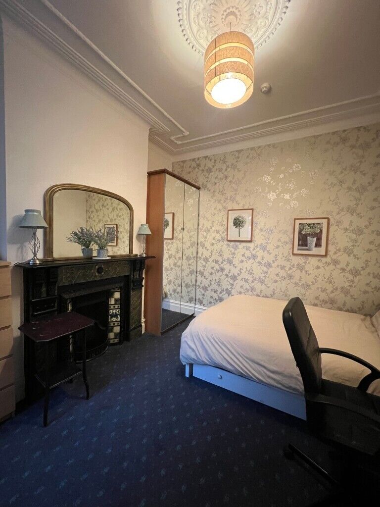 image for DOUBLE BEDSIT TO LET  ALL SOULS AVENUE KENSAL GREEN NW10